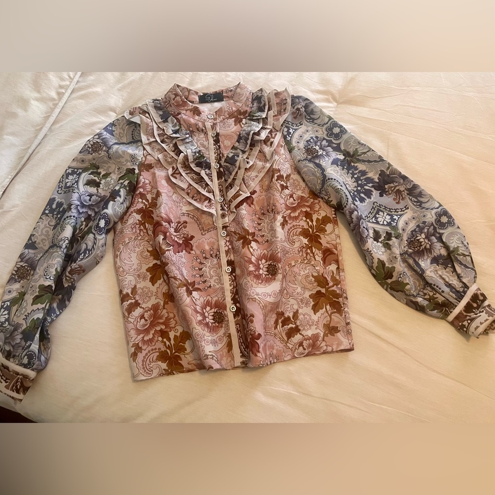 Lovely Victorian style long sleeve blouse. Size Small.